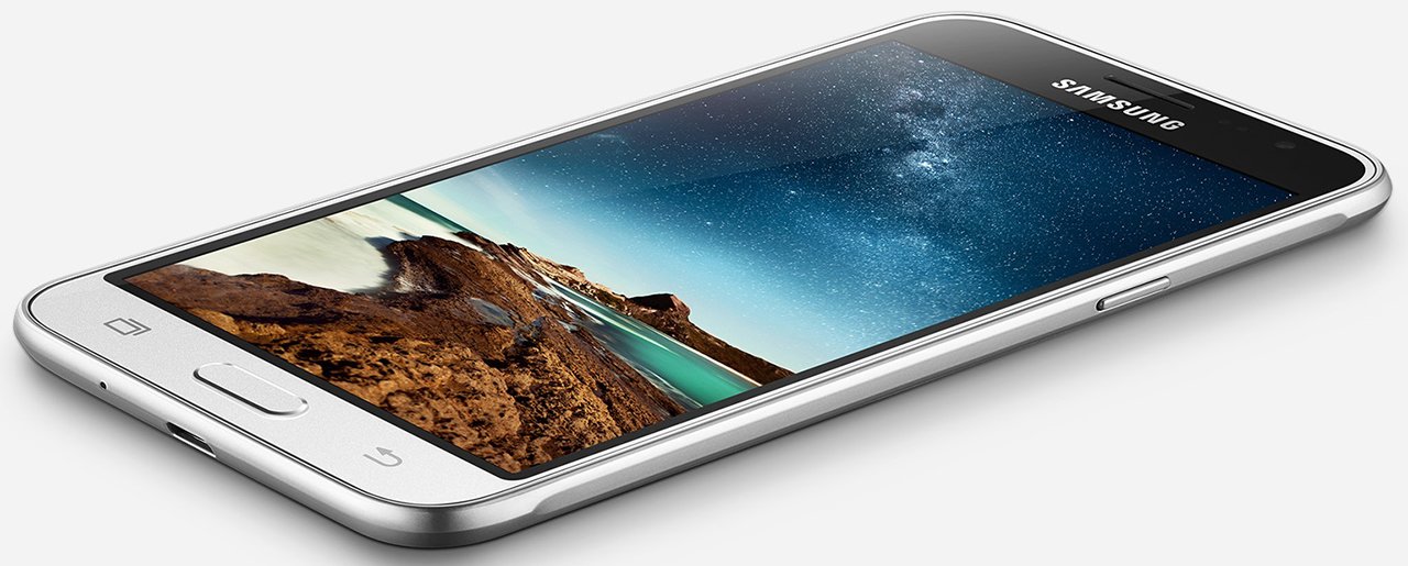 демонстрация нового смартфона Samsung g950 на белом столе экраном вверх